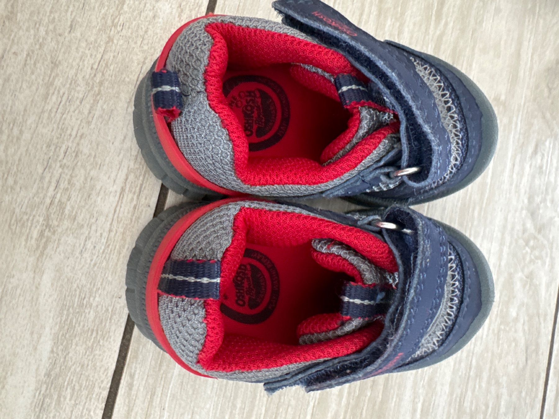 Oshkosh Scarpe da uomo: Oshkosh Turnschuhe Gr 19, 11.4cm – Nuovo (secondo la descrizione) da Gelterkinden venduto da Familienferien 1