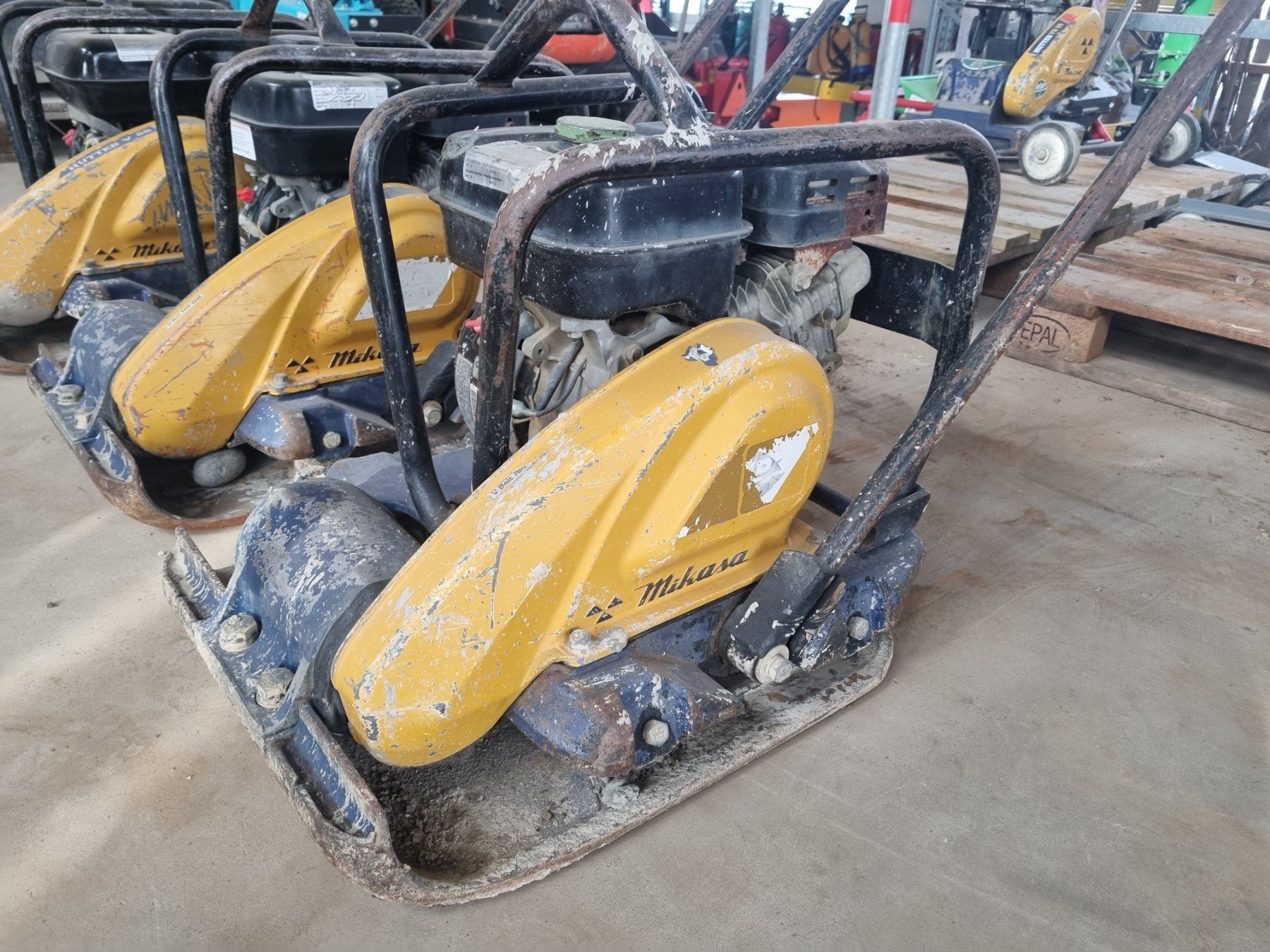 Hutter Toutes les machines: Plattenvibrator Hutter Mikasa V88 – D'occasion à Aarwangen par dan_q8sj