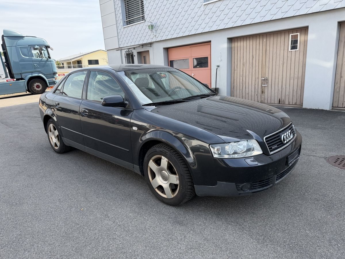 Audi Automobili: Audi A4 3.0 Benzin Automat Limousine schwarz Ab 1.- – Usato da Oberbüren venduto da slaki.ra 2