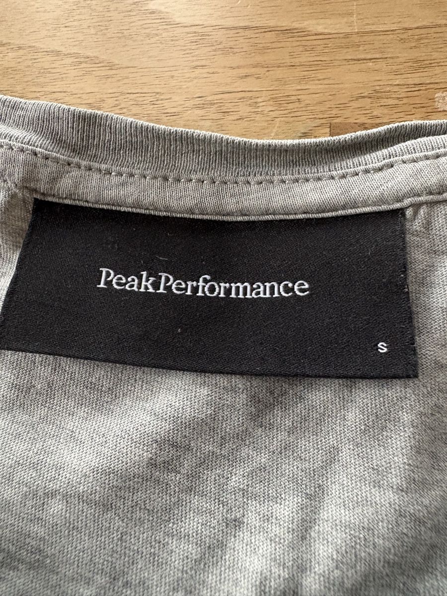 Peak Performance T-shirt: Peak Performance tshirt Damen Gr S – Usato da Hersiwil venduto da lambretta86 1