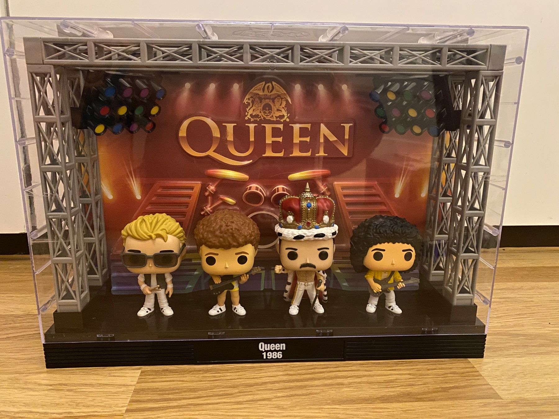 Funko Figuren: Funko Queen Wembely Stadion – Gebraucht aus Schwarzenburg von sarah2107