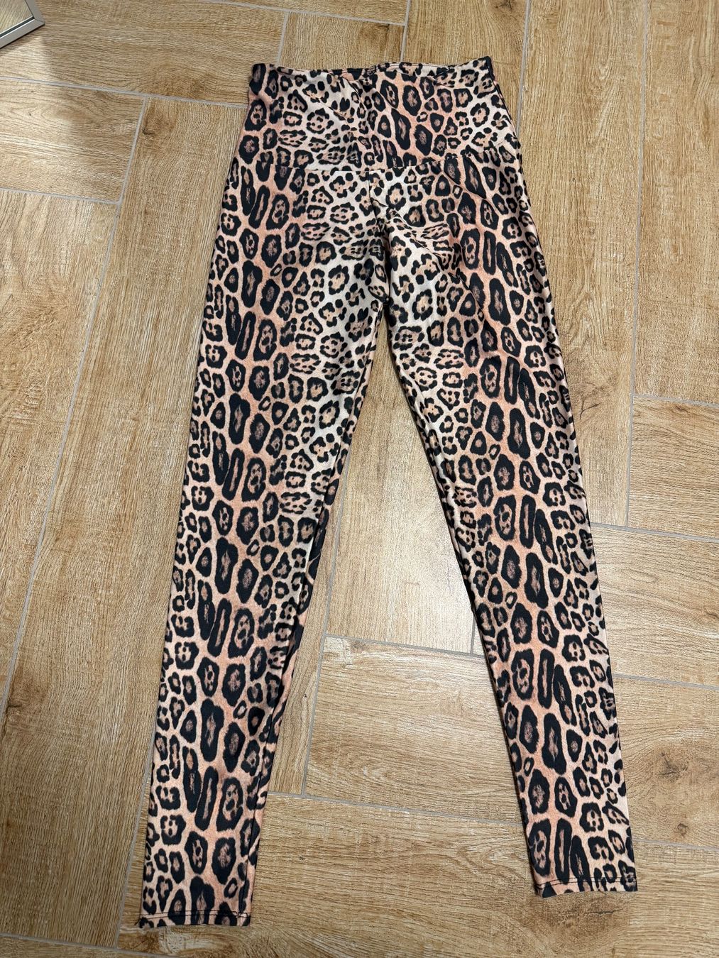 Leggings: ONZIE Leo Yoga Leggings – Usato da St. Gallen venduto da kka_l9wg