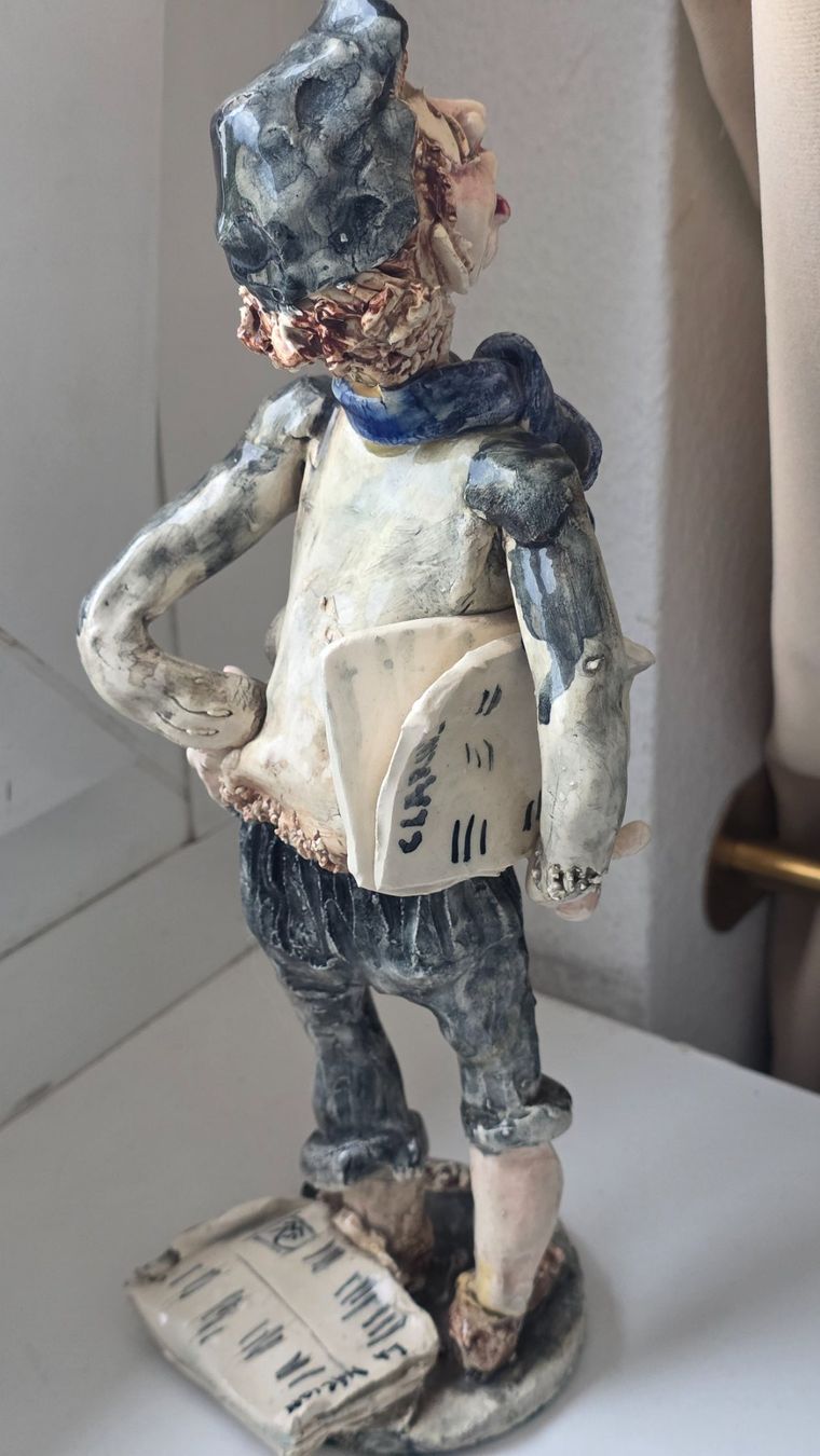 Figurines: Keramikfigur Junge mit Zeitung handgemacht – D'occasion à Wittenbach par rose_rosi 5