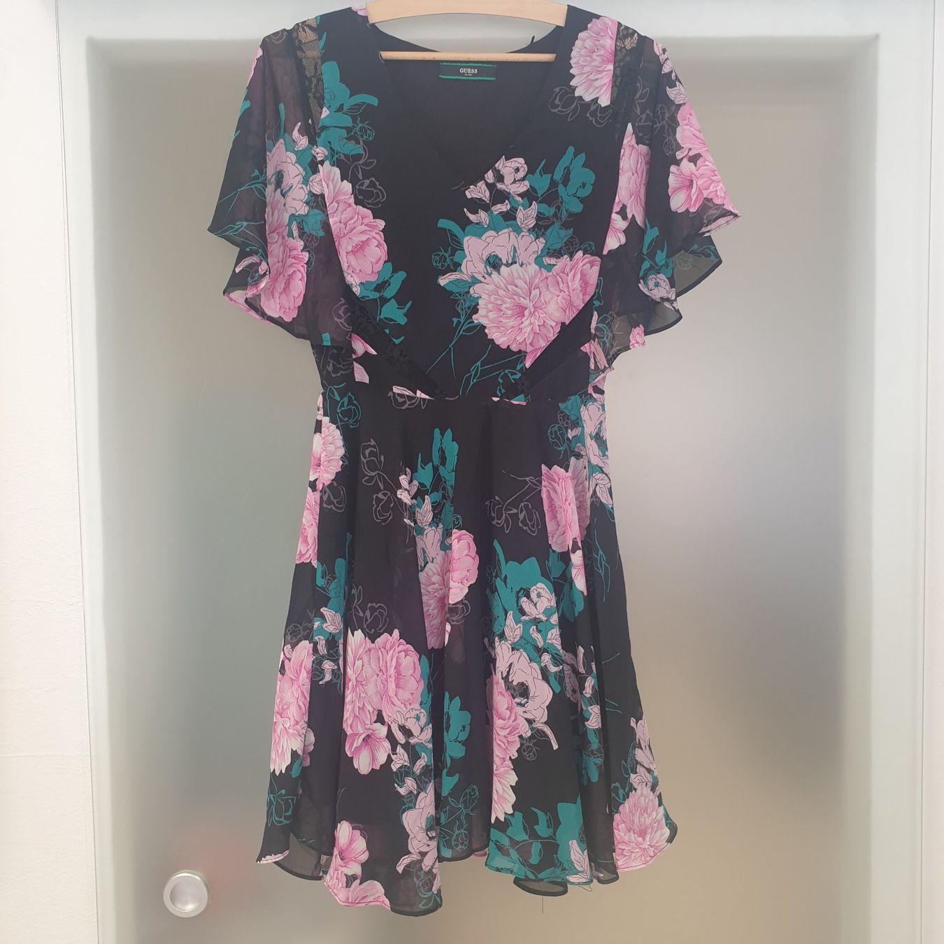 Guess Robes: Sommerkleid Guess – Neuf (Voir description) à Zofingen par siana.m