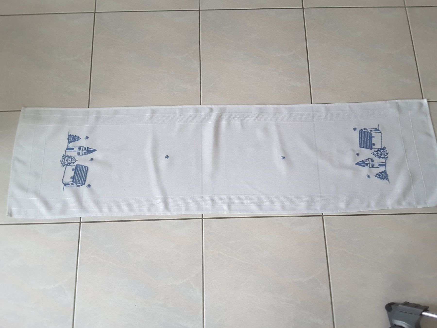 Coperte: Tischläufer ( Kreuzstich) – Usato da Boppelsen venduto da tigimohrli