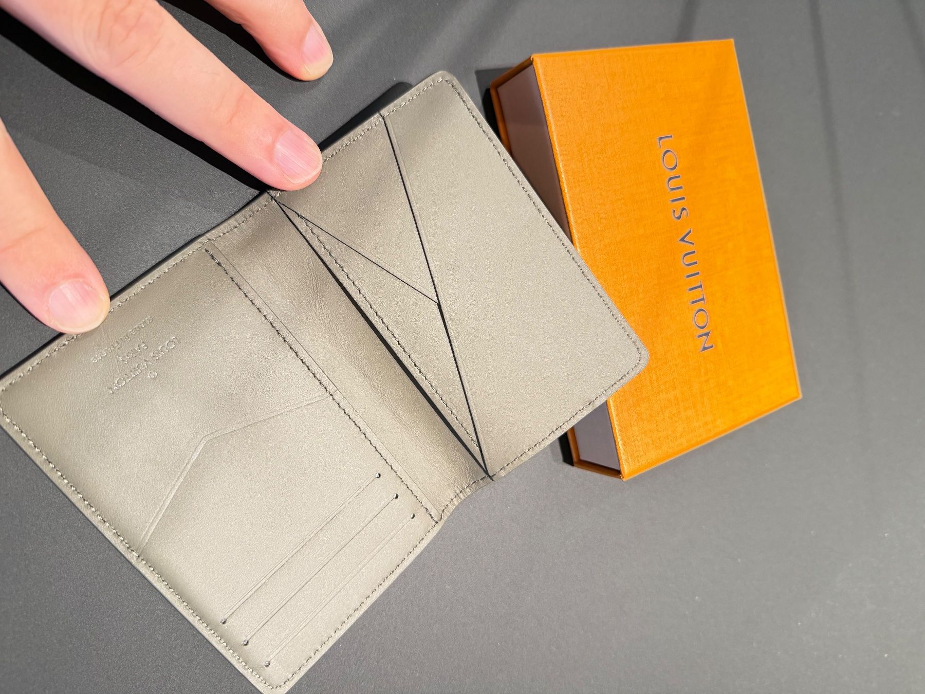 Portafogli: Louis Vuitton Taschenorganizer/ Kartenetui mit Box – Usato da Zollikofen venduto da Level_911 1