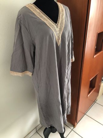 Hübsches Sommerkleid, Grösse 44, neu und original verpackt.