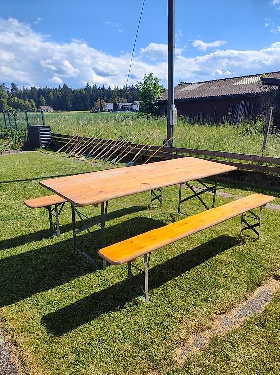 Bierzeltgarnitur massiv Holz komplett (Gebraucht) in Recherswil für CHF 110 – nur Abholung auf Ricardo kaufen