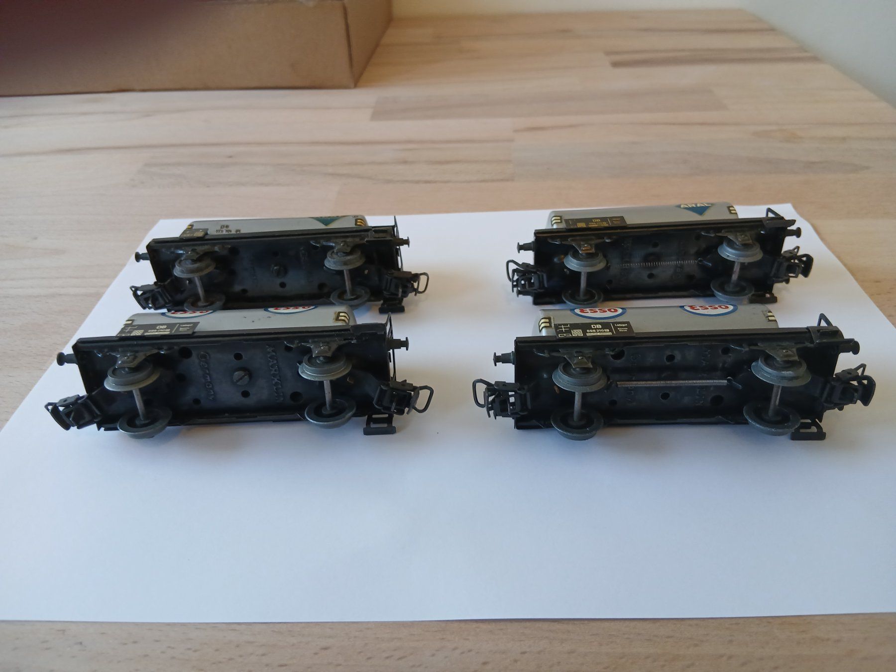 Märklin Modelleisenbahnen: 4 Märklin Kesselwagen 2-achsig – Defekt aus Münchenstein von Cellomar 1