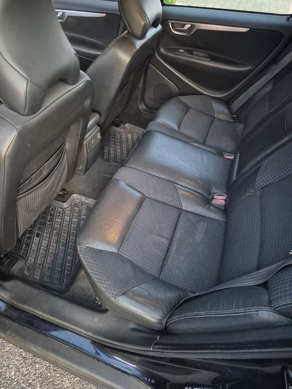 Volvo Autos: Volvo V70 2.4T – D'occasion à Steinhof SO par HOLZWURM__13 4