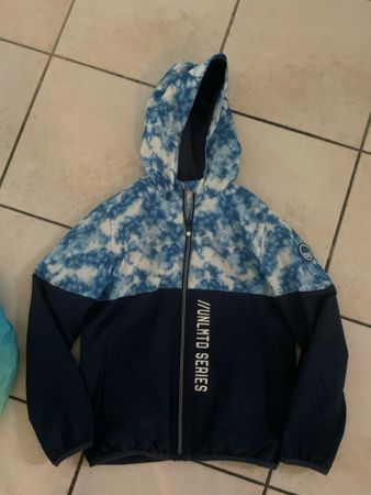 Coole C&A Übergangsjacke/Regenjacke Gr. 140blau weiss