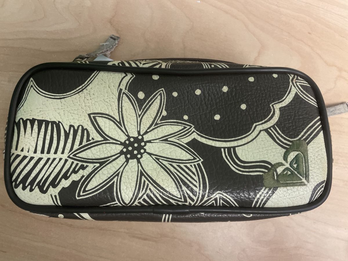 Roxy Astucci : Roxy Schüler Etui neuwertig, klein und handlich – Usato da Obergerlafingen venduto da cabo4