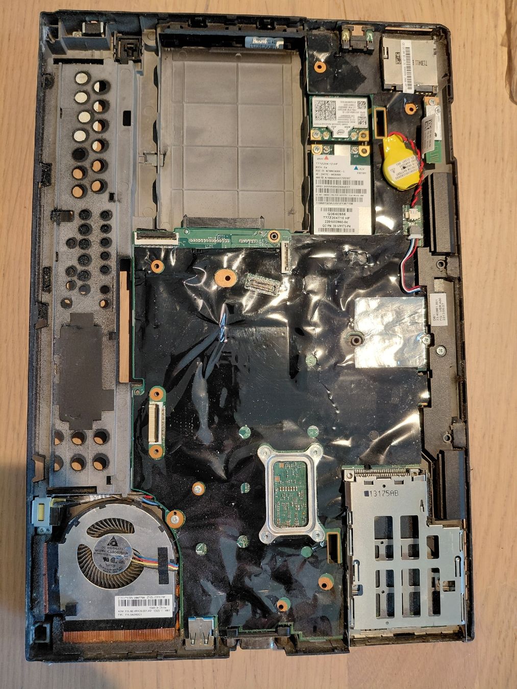 Lenovo Notebook: lenovo back cover and internals – Difettoso da Bern venduto da hello-bern 1
