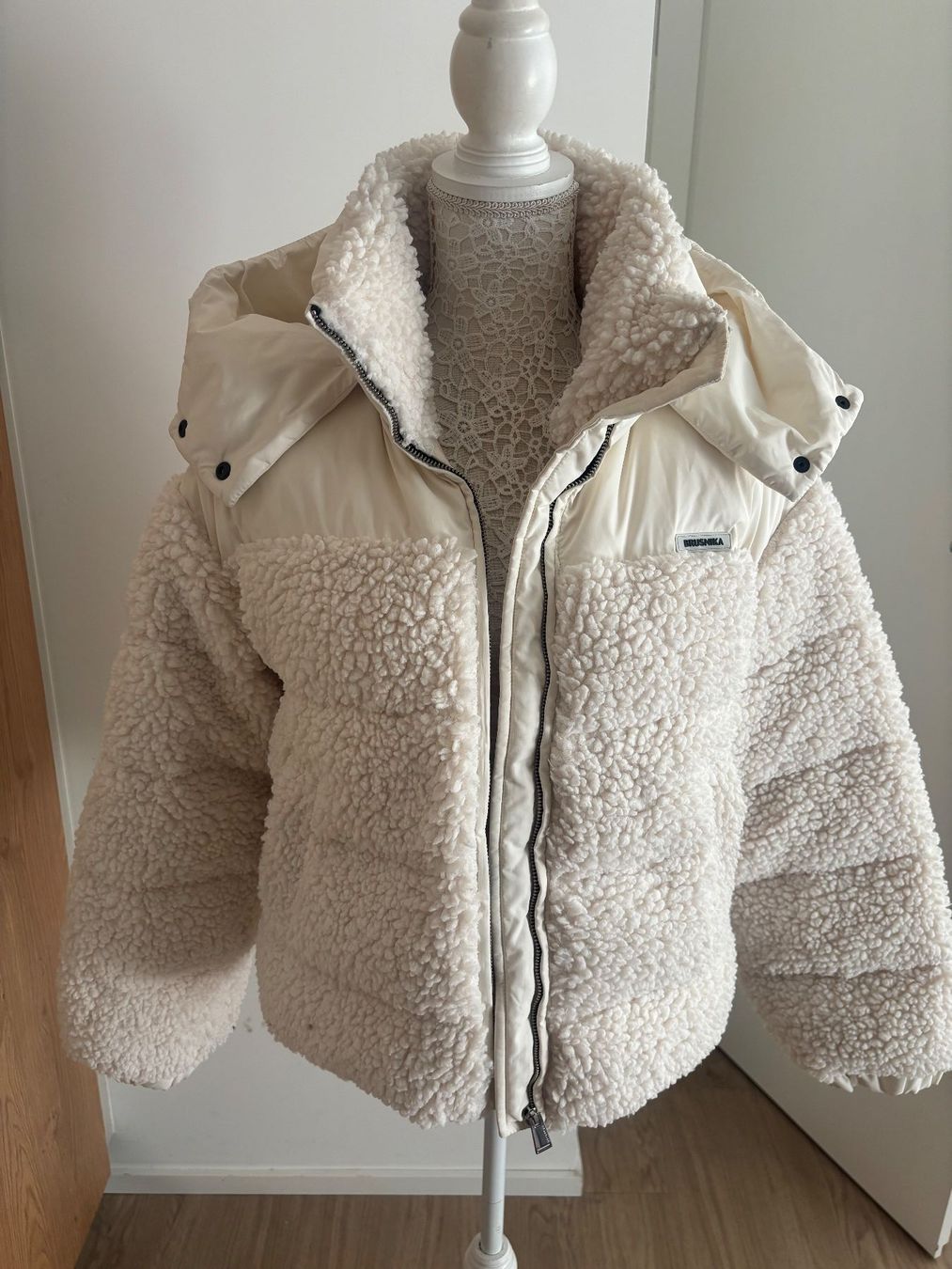 Giacche: Sehr schöne Daunenjacke off-white S – Usato da Zürich venduto da McQeen 3