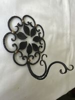Schöner Wandhaken aus Metall im Blumendesign, Vintage Look