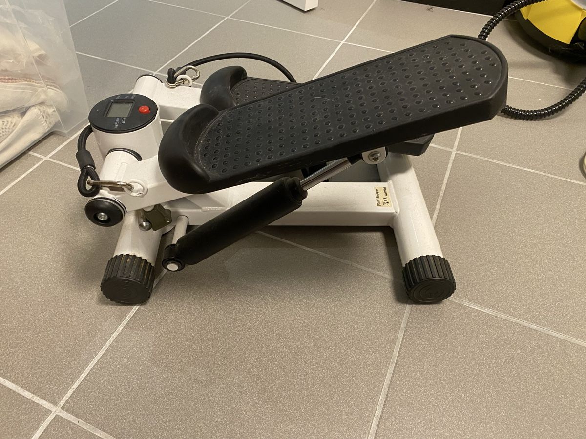 Hometrainer: Stepper con elastici per allenamentol – Gebraucht aus Mezzovico von AnGy-AnGy 1