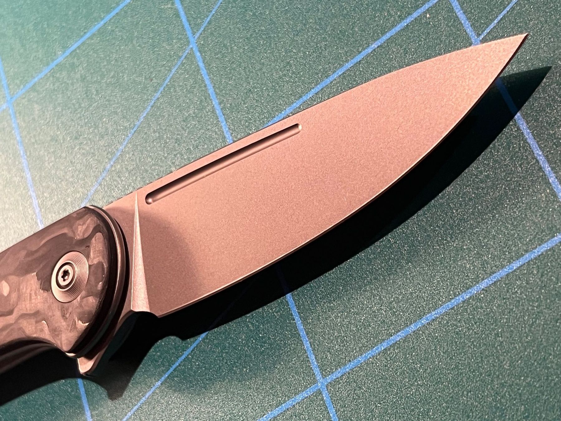 Taschenmesser: WE Knife Saakshi Stonewashed, Carbonfiber Taschenmesser Neu – Neu und originalverpackt aus St. Niklaus VS von wildholzmann