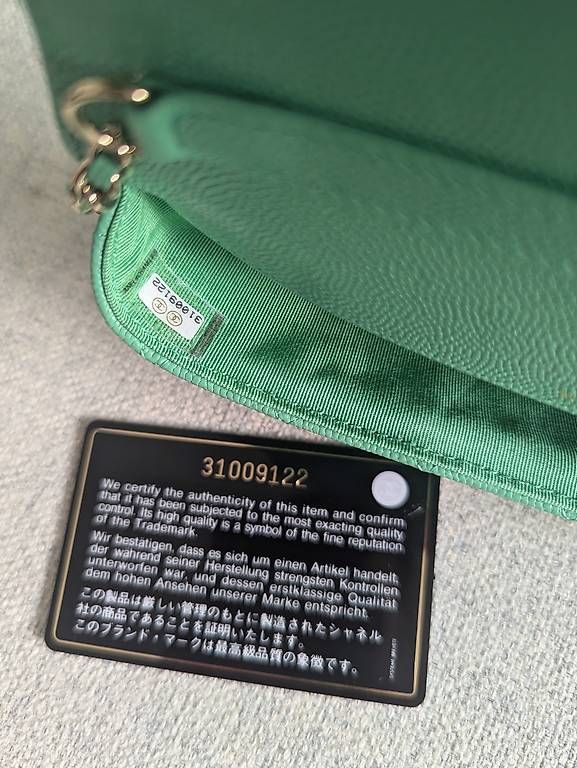 Sacs femmes: Pochette chanel – D'occasion à Kerzers par hel_v8pr 2