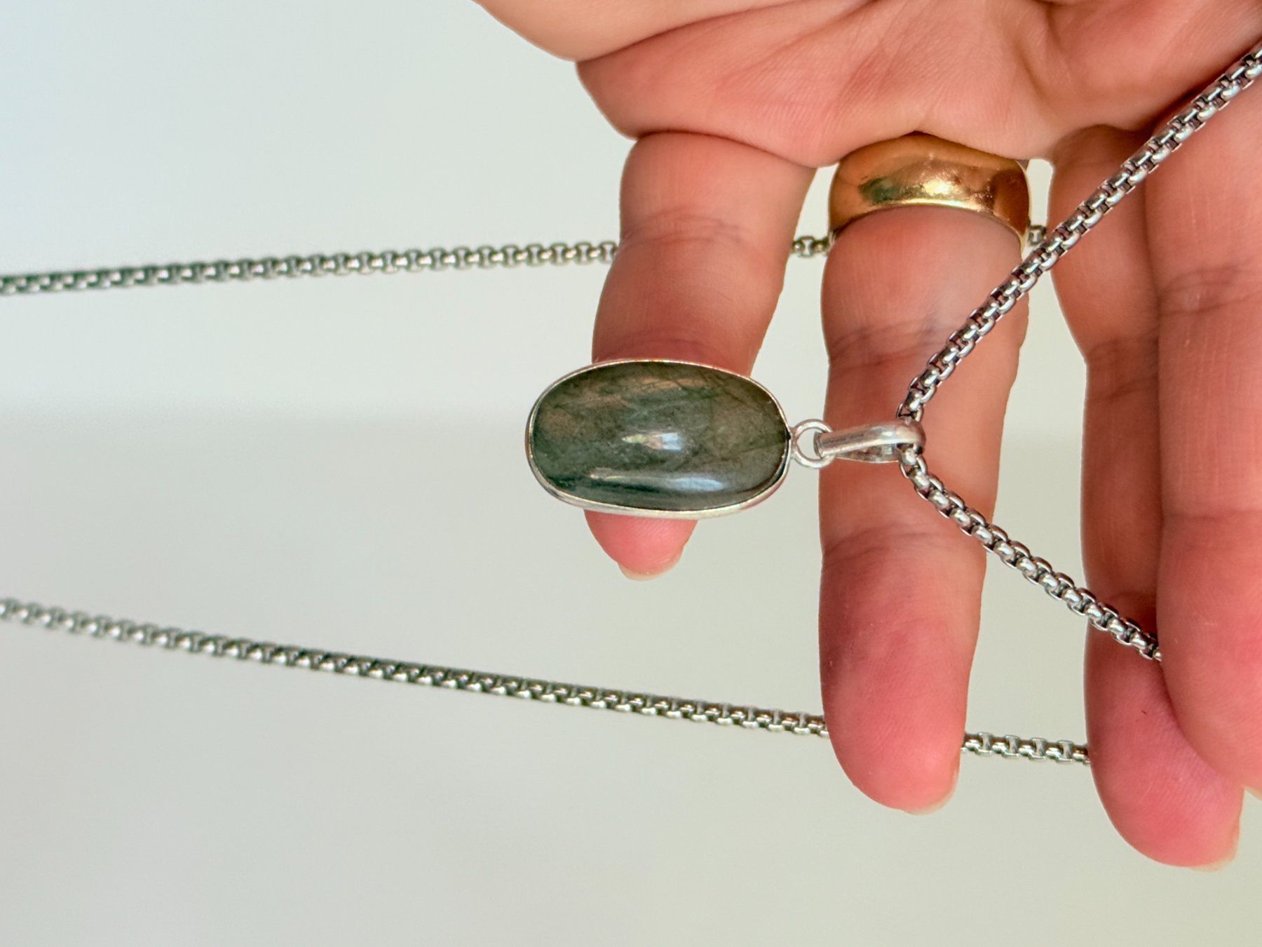 Ketten: Labradorite necklace – Neu und originalverpackt aus Genève von AGBERG 8