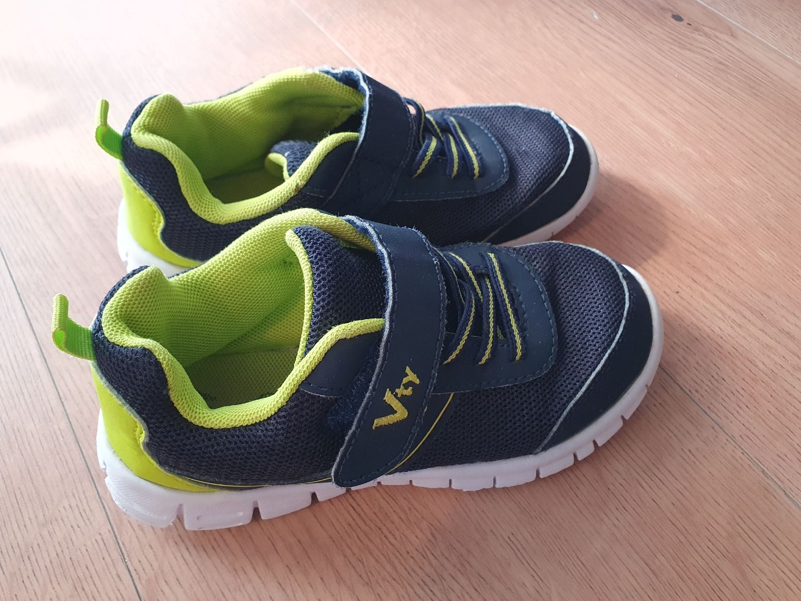 Dosenbach Scarpe per ragazzi: Turnschuhe Vty Gr 29 – Usato da Niederönz venduto da STI88 1