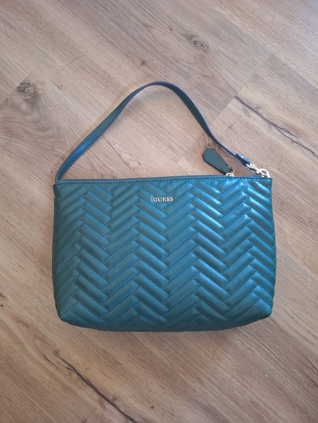Guess Borse da donna: Guess Vikky Shopper – Usato da Grenchen venduto da Schoggijoghurt 4