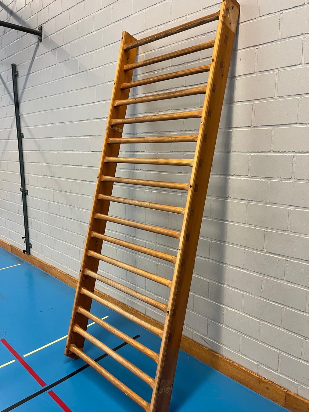 Kletterwände & Klettergriffe: 1 er Sprossenwand leicht #4 – Gebraucht aus Winterthur von ReUse_Baumarkt