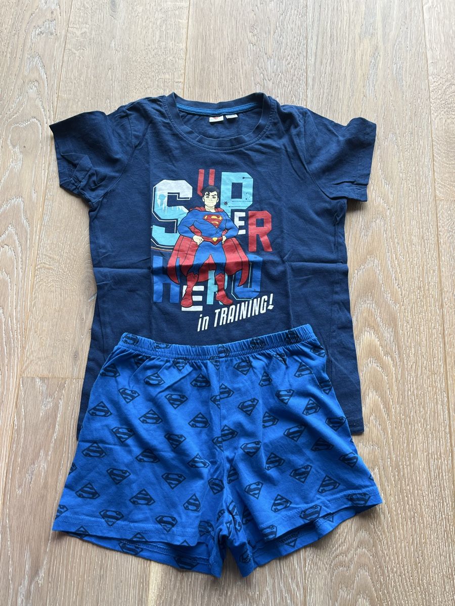 Pigiama & Simili: Kurzarm Pyjama Superman Grösse 122/128 – Usato da Aarburg venduto da cha_6t8j