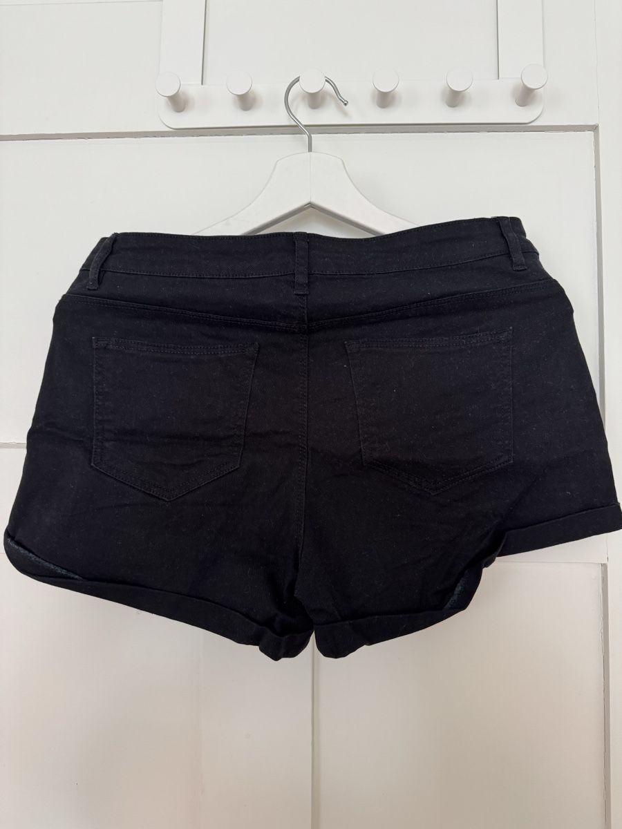 H&M Pantalons: Hotpants Schwarz – D'occasion à St. Gallen par BiancaL11 1