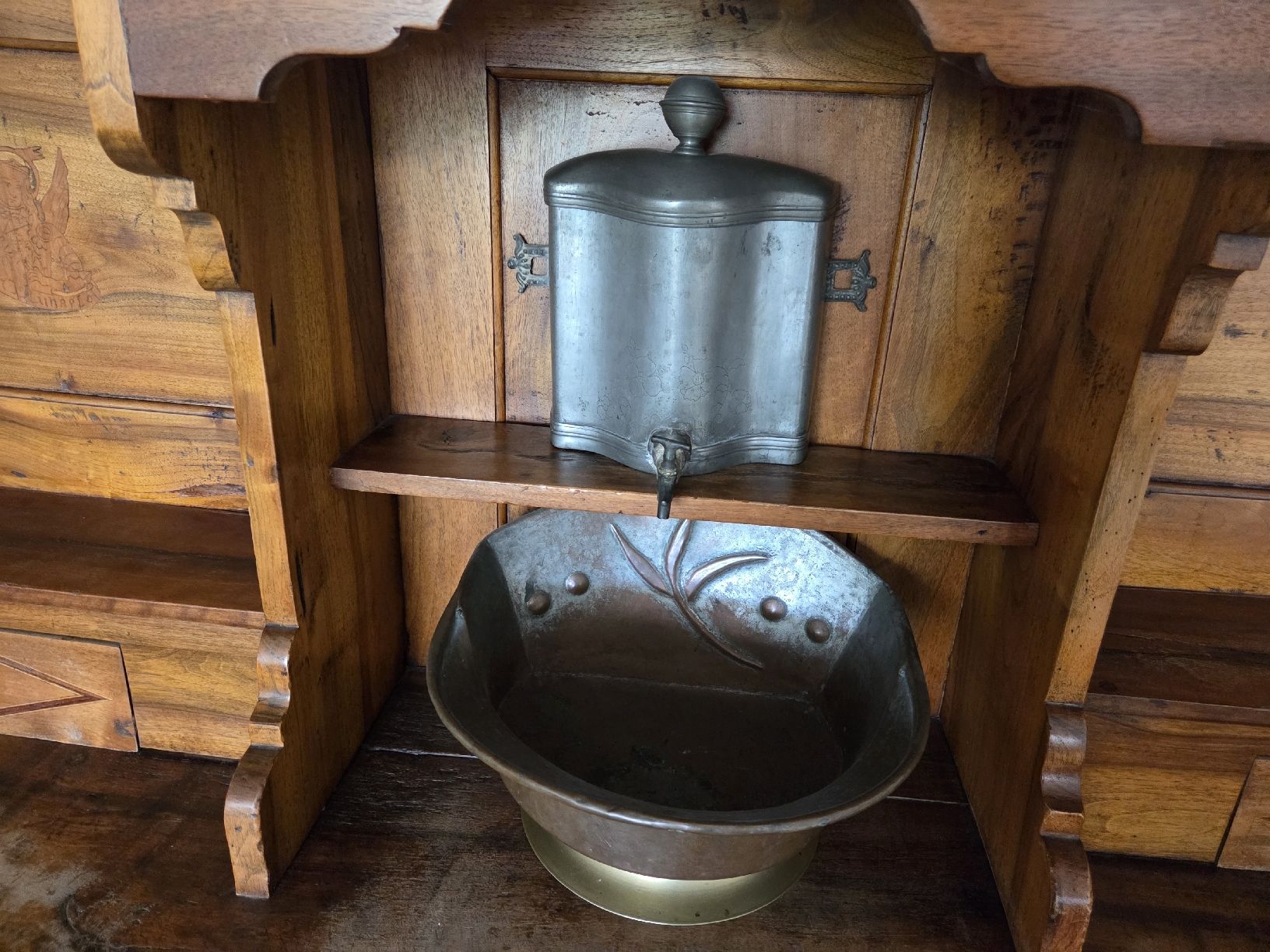 Buffets: Nussbaumbuffe antik – D'occasion à Dietwil par mb54 4