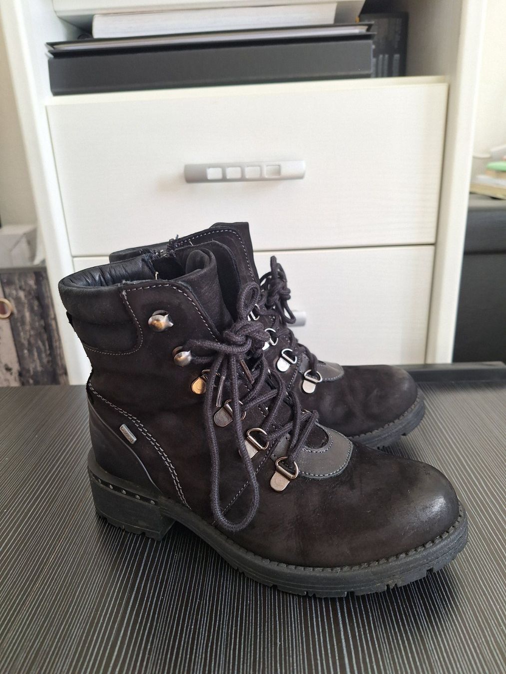 Scarpe per ragazzi: Schwarze Kinder  Winterschuhe Gr. 33 – Usato da Worb venduto da nfsolutions 1