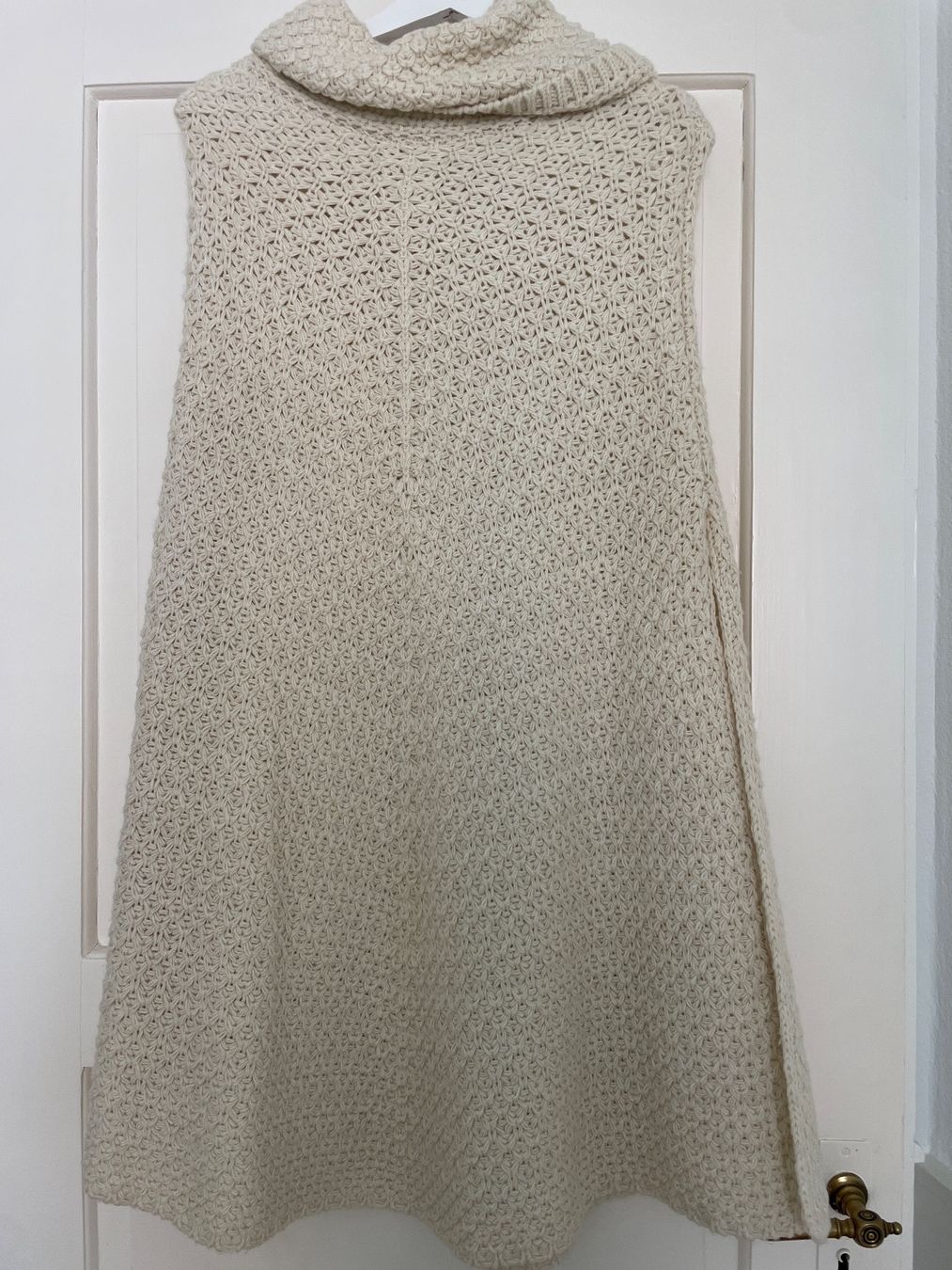 Altro in Moda donna: Gestrickter Poncho | Ungetragen | Grösse S-M – Nuovo (secondo la descrizione) da Chur venduto da adien 1