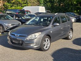 Hyundai i30 1.6 cw automat mit AHK (crochet)