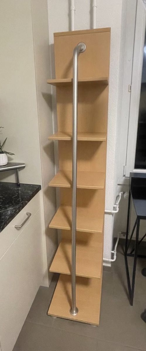 Scaffali: Regal mit 6 Ablagen Metallstange Holz hell – Usato da Luzern venduto da Mali_2000