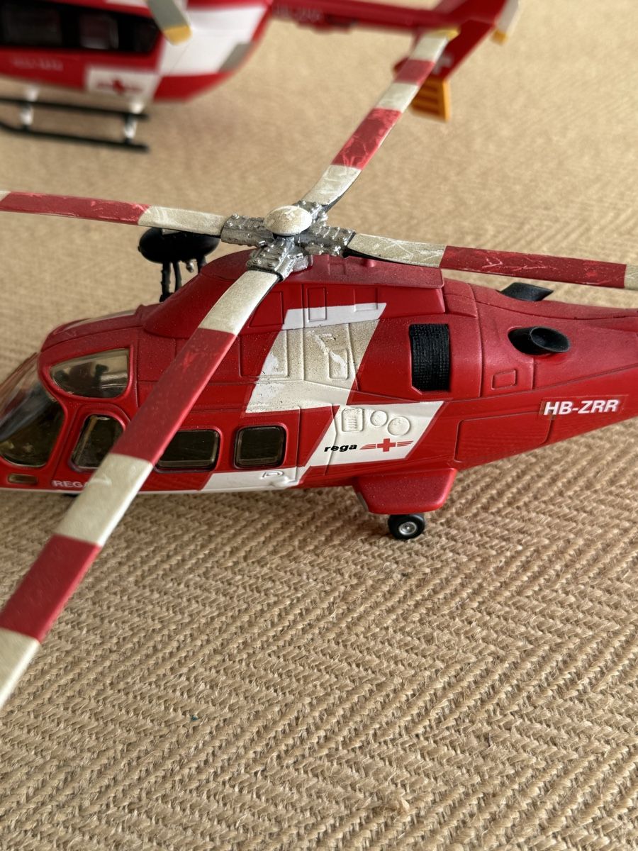 Rega Kit di modellismo & Modellini statici: Sammlung 5 Rega Helikopter Modelle Modellhubschrauber – Usato da Konolfingen venduto da petzipetz 4