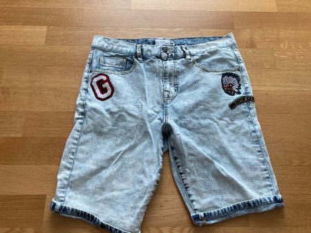 (C-E) Guess kurze Jeans 40