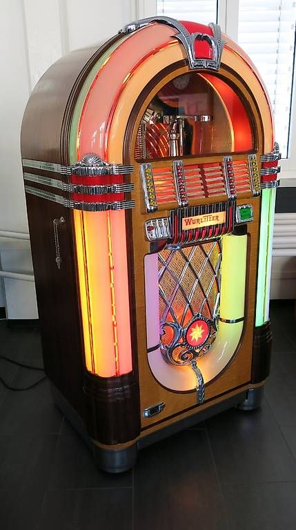 Wurlitzer Jukebox: Wurlitzer 1015 Bubbler 1946, komplett restauriert – Usato da Grenchen venduto da Bosso62