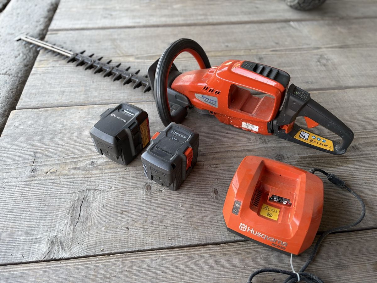 Husqvarna Tutti gli attrezzi: Husqvarna Heckenschere mit Akkus – Difettoso da Thunstetten venduto da D_aernscht