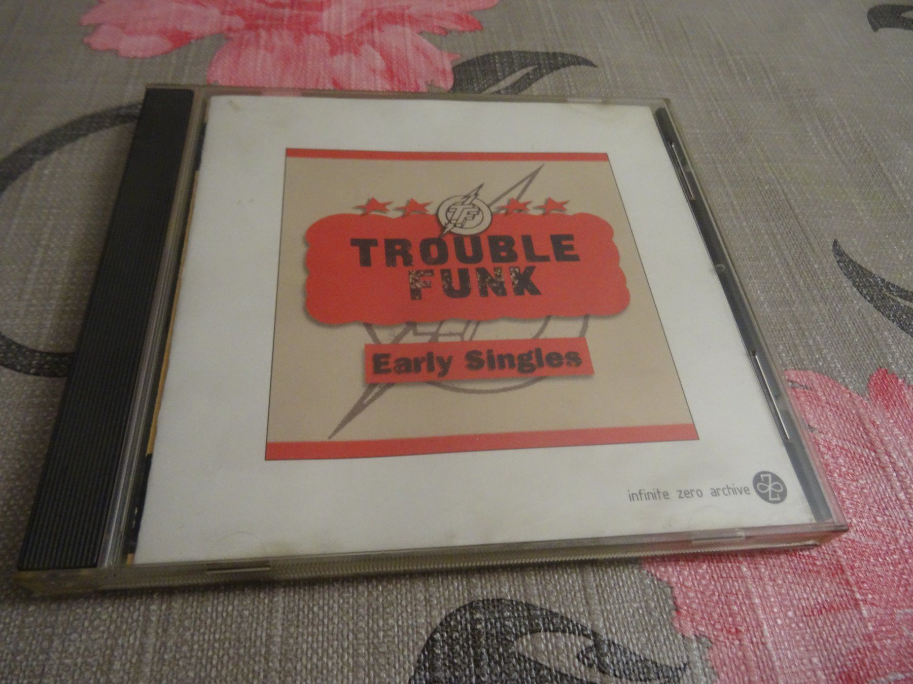 CD: Trouble Funk - Early Singles - CD - – Usato da Olten venduto da Disc-Ausverkauf