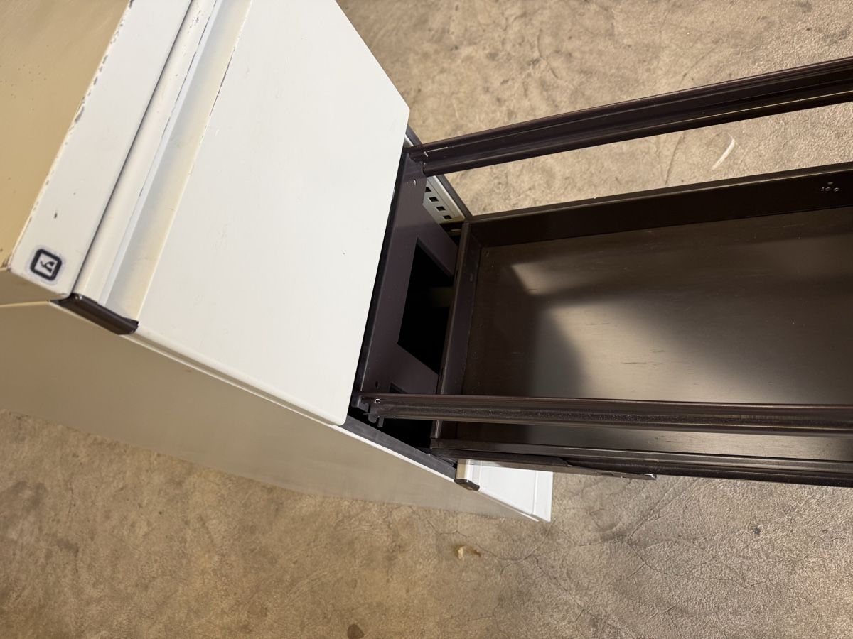 Armoires: Aktenschrank – D'occasion à Horriwil par Carrera68 1