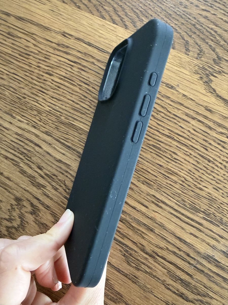 Cover & Protezioni schermo: Coque Apple iPhone 16 Pro noire - neuve – Nuovo e nell'imballaggio originale da Lausanne venduto da Stephaniesdressing 1