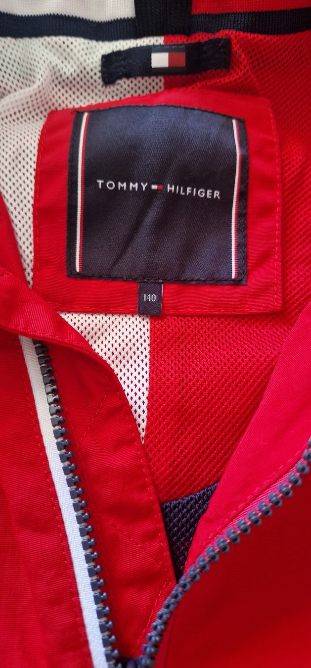 Tommy Hilfiger Lotti & Set di vestiti: Tolle Junge set 140  Nike 34 – Usato da Emmenbrücke venduto da Nadmorebiti 4