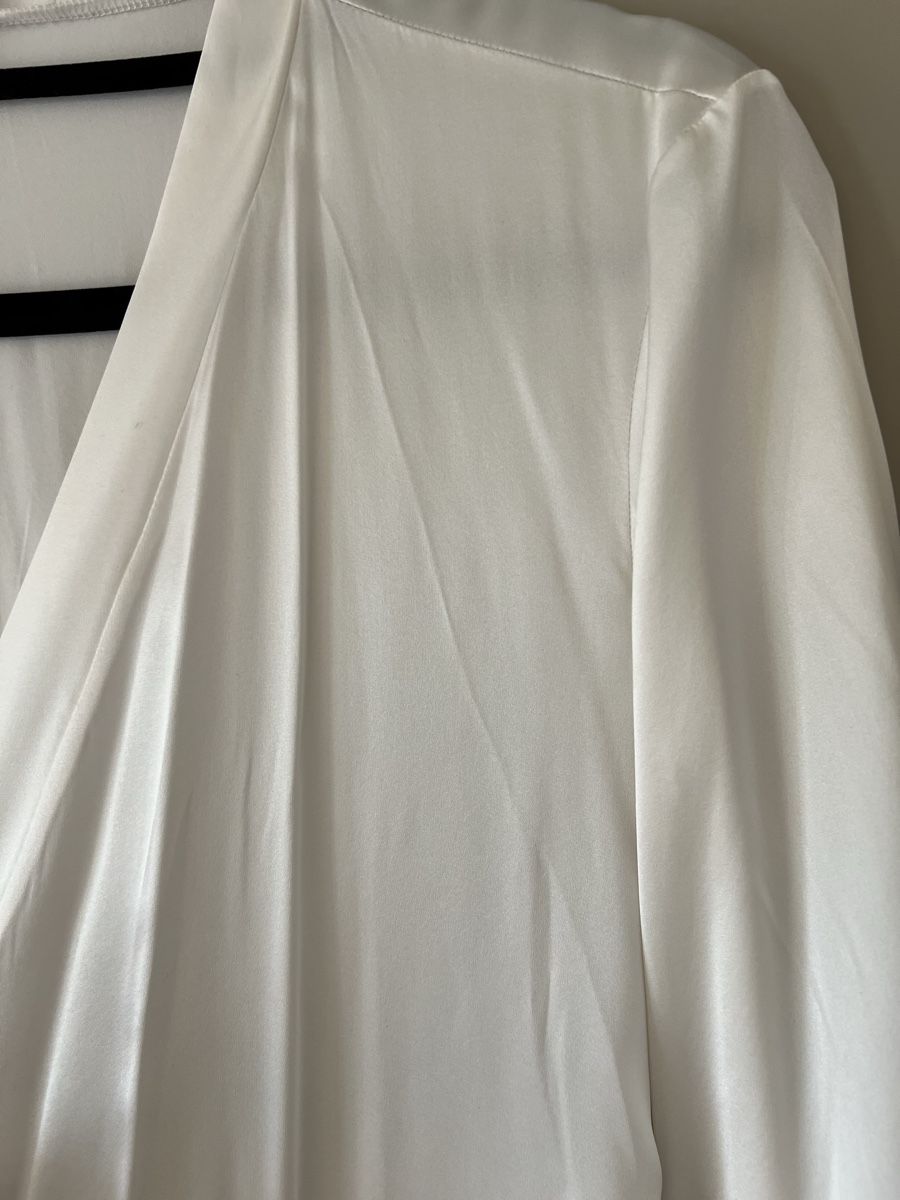 Kleider: Silk robe with ostrich feathers  – Neu (gemäss Beschreibung) aus Zollikon von jud_cmm9 3
