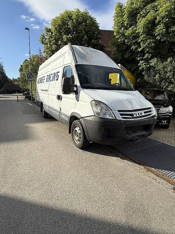 Veicoli commerciali: IVECO Daily 35s14v Unfallfahrzeug  – Usato da Krauchthal venduto da fluecki1