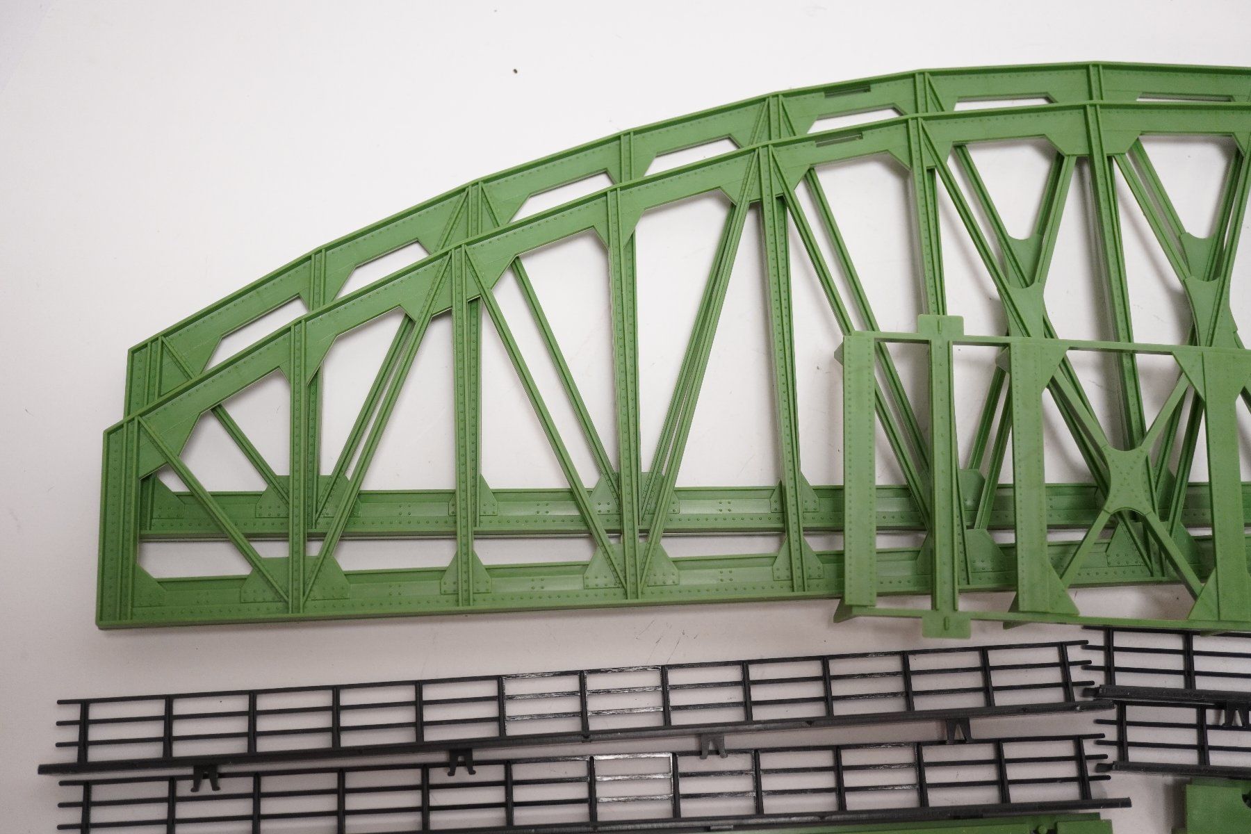 Roco Modellini di ferrovie: 2∑ Roco 40081 Bogenbrückenbausatz – Usato da Uetendorf venduto da tigermuegi 2