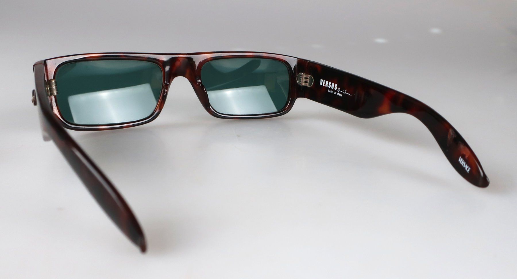 Versace Lunettes & Verres: Schildpatt Sonnenbrille VERSUS by Versace – D'occasion à Volketswil par brockipfannenstil 2