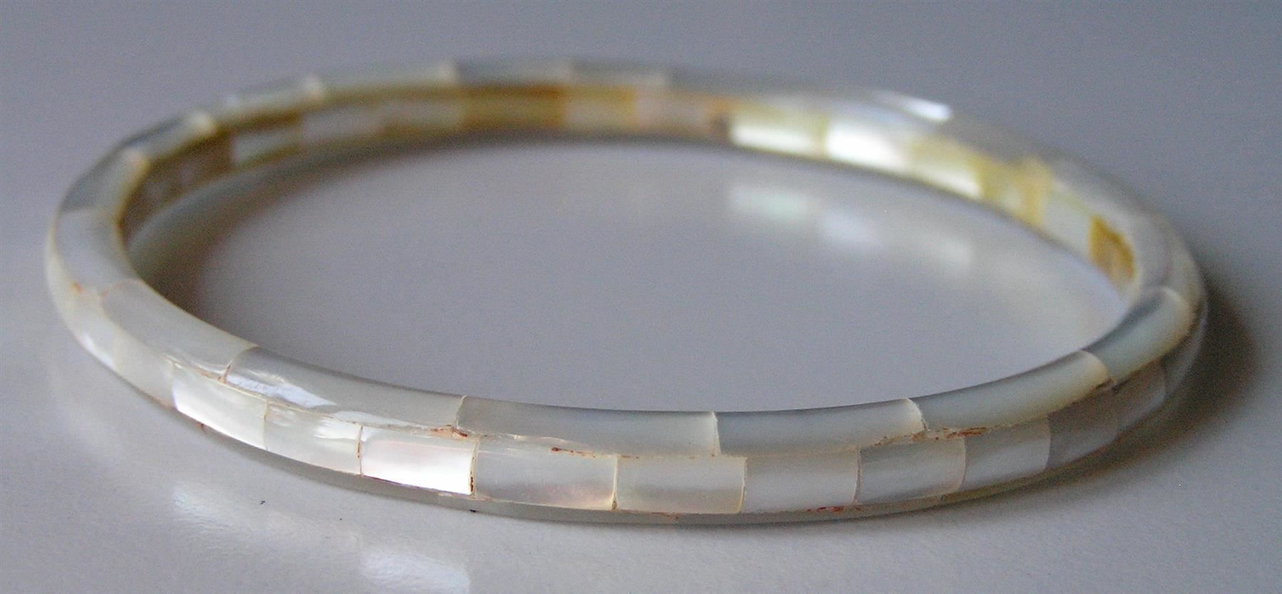 Bracciali & Braccialetti: antiker Armreif Armring aus Perlmutt – Usato da Frauenfeld venduto da dhour 1