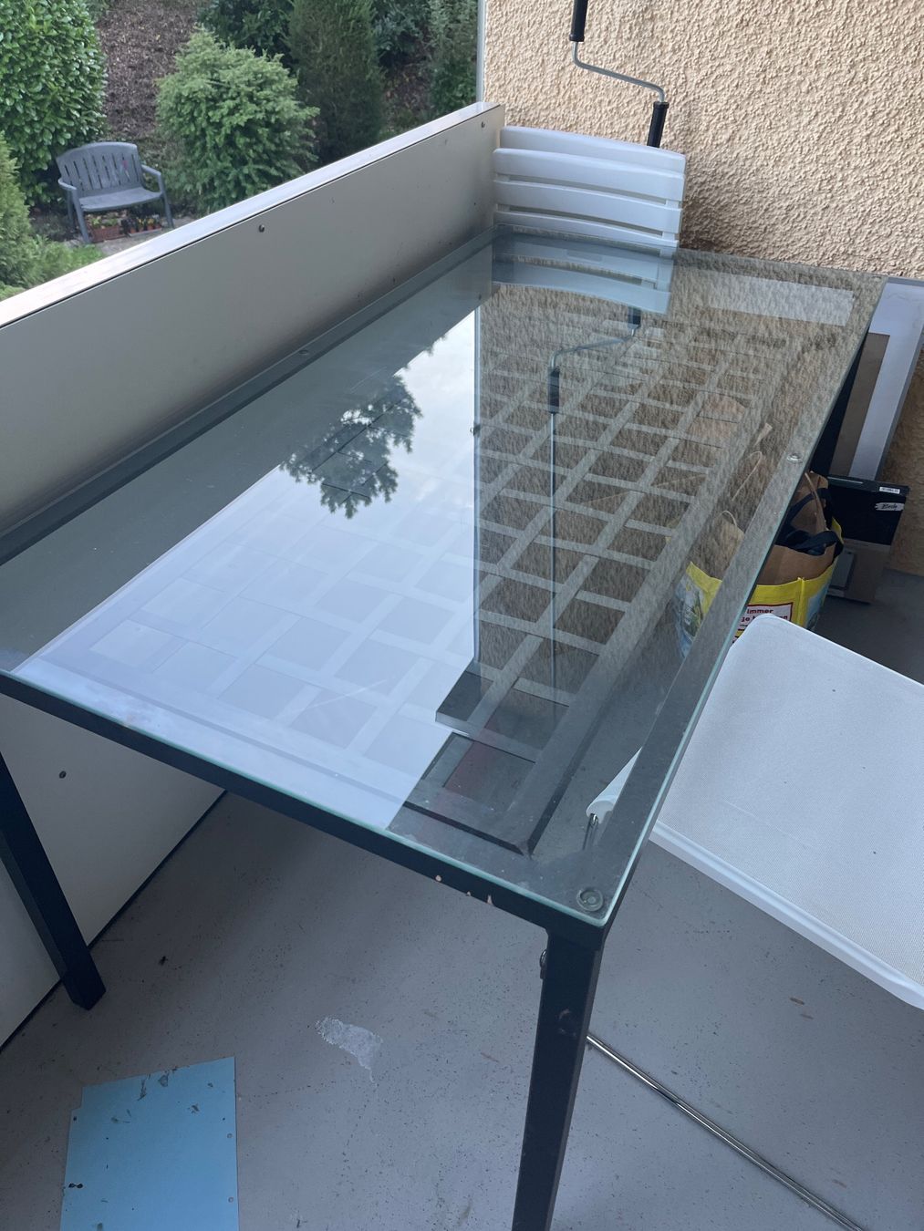 Tavoli: Gartentisch mit Glasplatte schwarz – Usato da Bonstetten venduto da KarlHungus