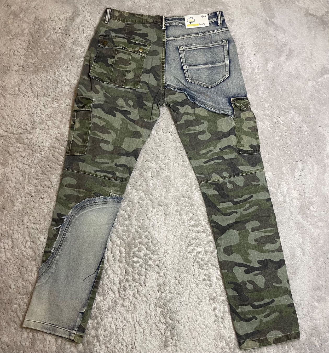 Jeans: Chao Ku Wu Patchwork Cargo Jeans Camouflage W34 L32 – Neu (gemäss Beschreibung) aus Bubikon von SwissSecondLife 6