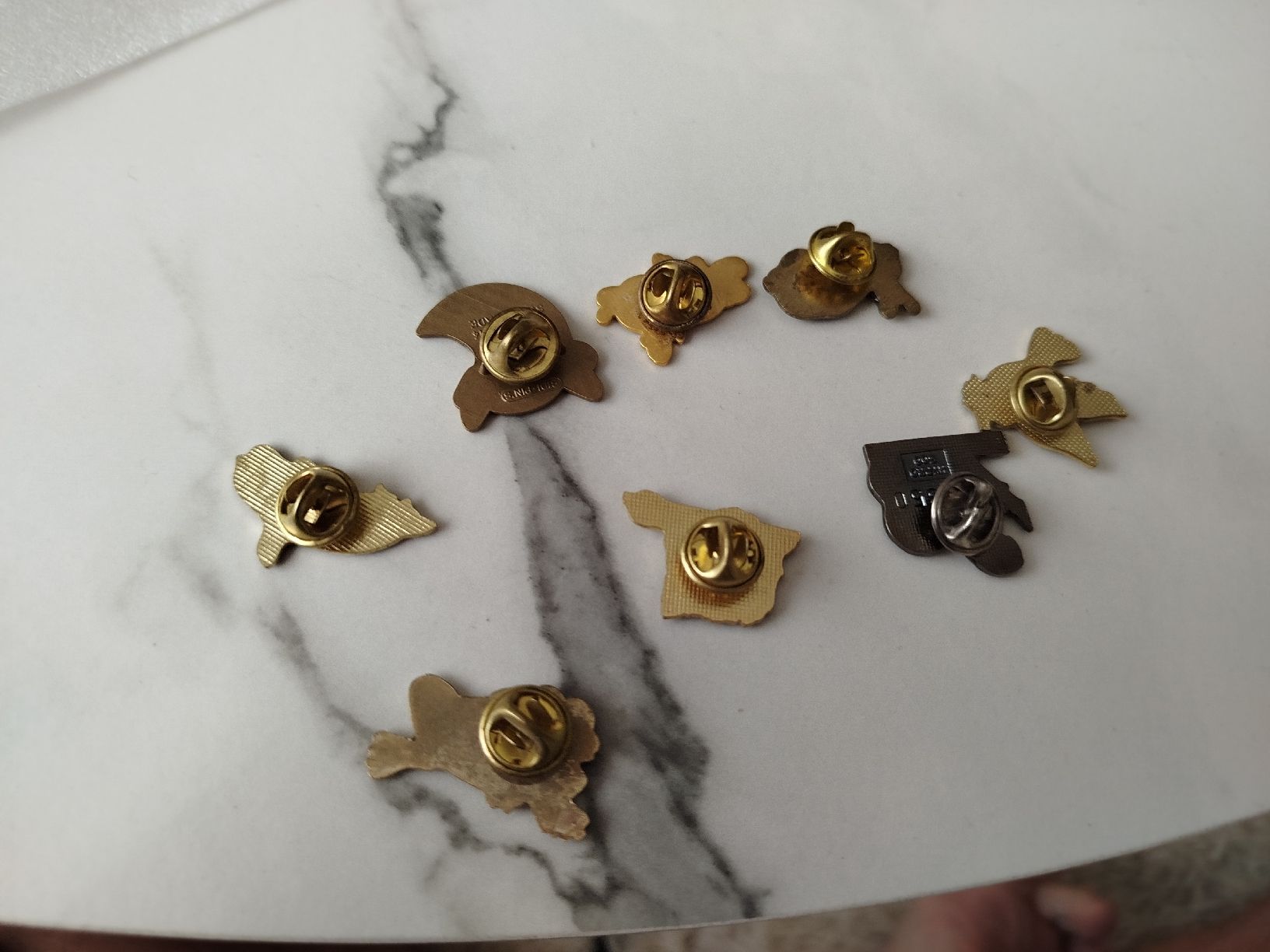 Placchette & Badge: 8 pin's, animaux vintage – Usato da Genève venduto da Octo-puces 2