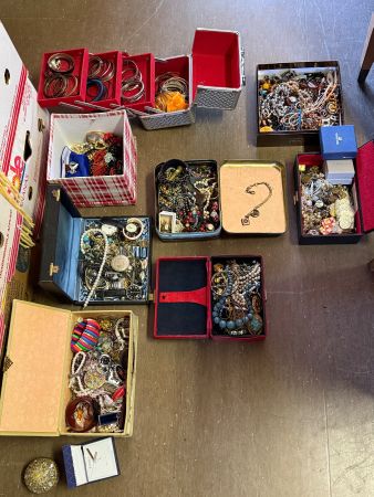Riesiger Posten Schmuck Modeschmuck aus Räumungen ab 1.00